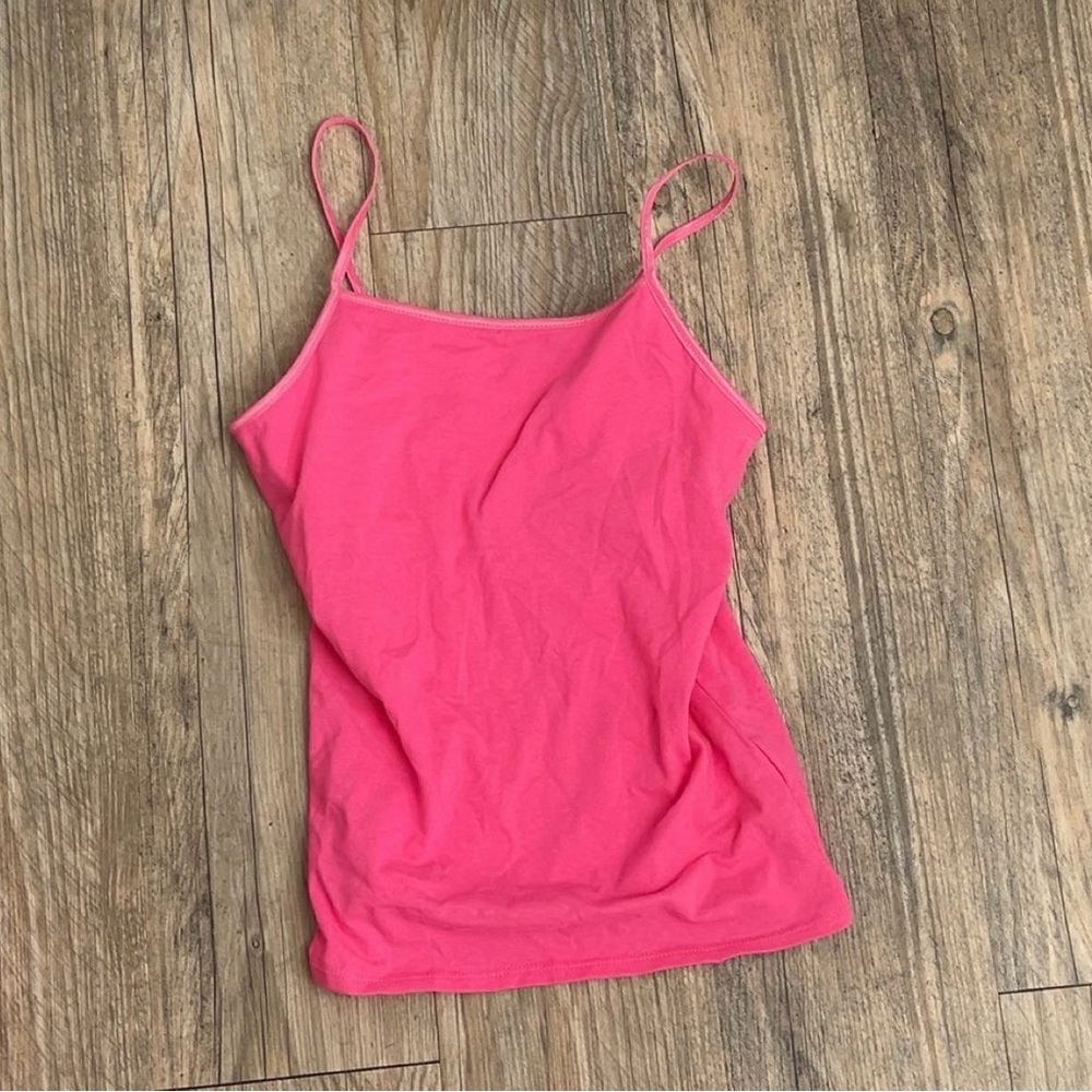 pink tank top